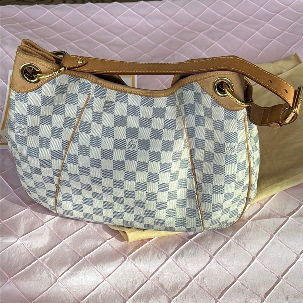 Authentic Louis Vuitton Galleria PM in Damier Azur - Picture 4 of 17